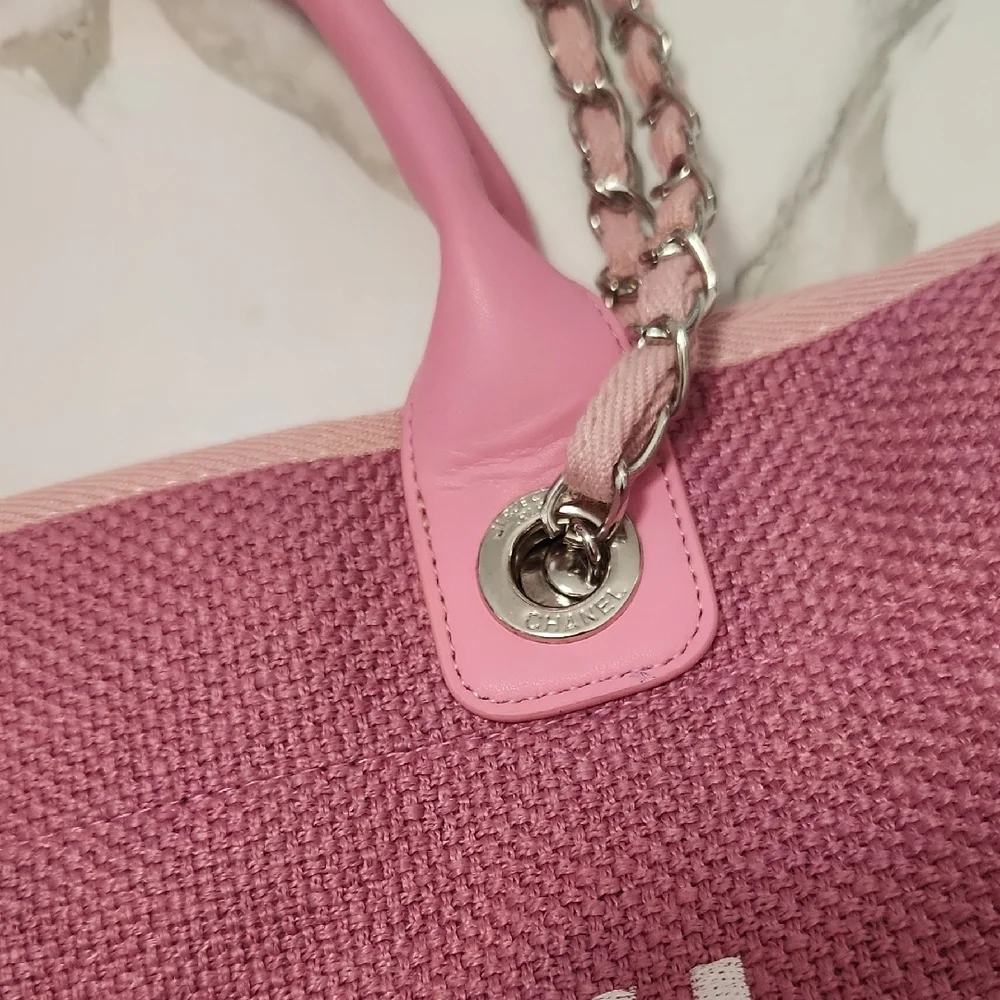 ‘Looks like Chanel Pink Canvas Tote Bag’ - 31 Rue Cambon Paris - Picture 3 of 11